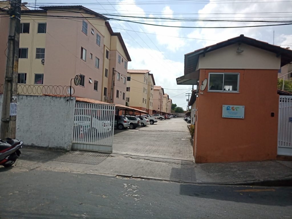 Apartamento na Av. Mozart Pinheiro de  Lucena . R$ 130.000,00.